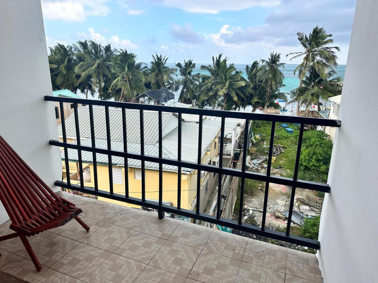Enjoy Hotel Caye Caulker Buitenkant foto