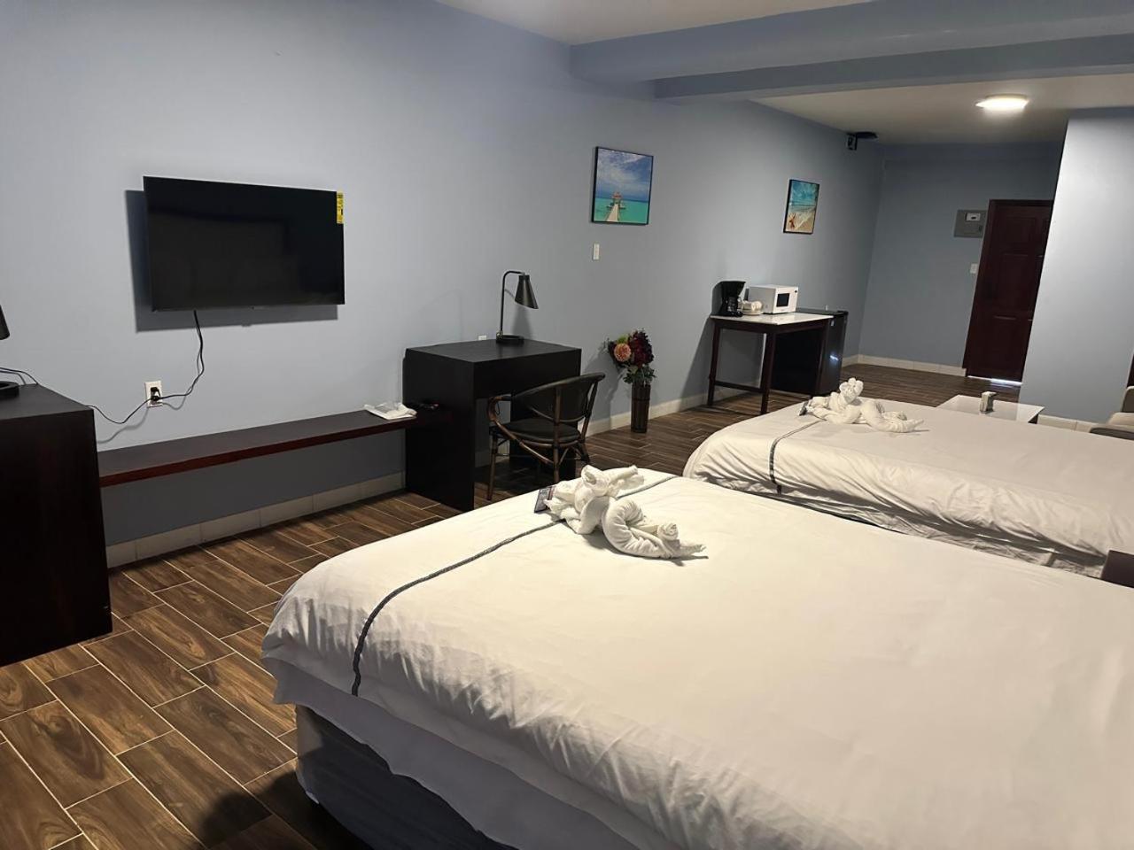 Enjoy Hotel Caye Caulker Buitenkant foto