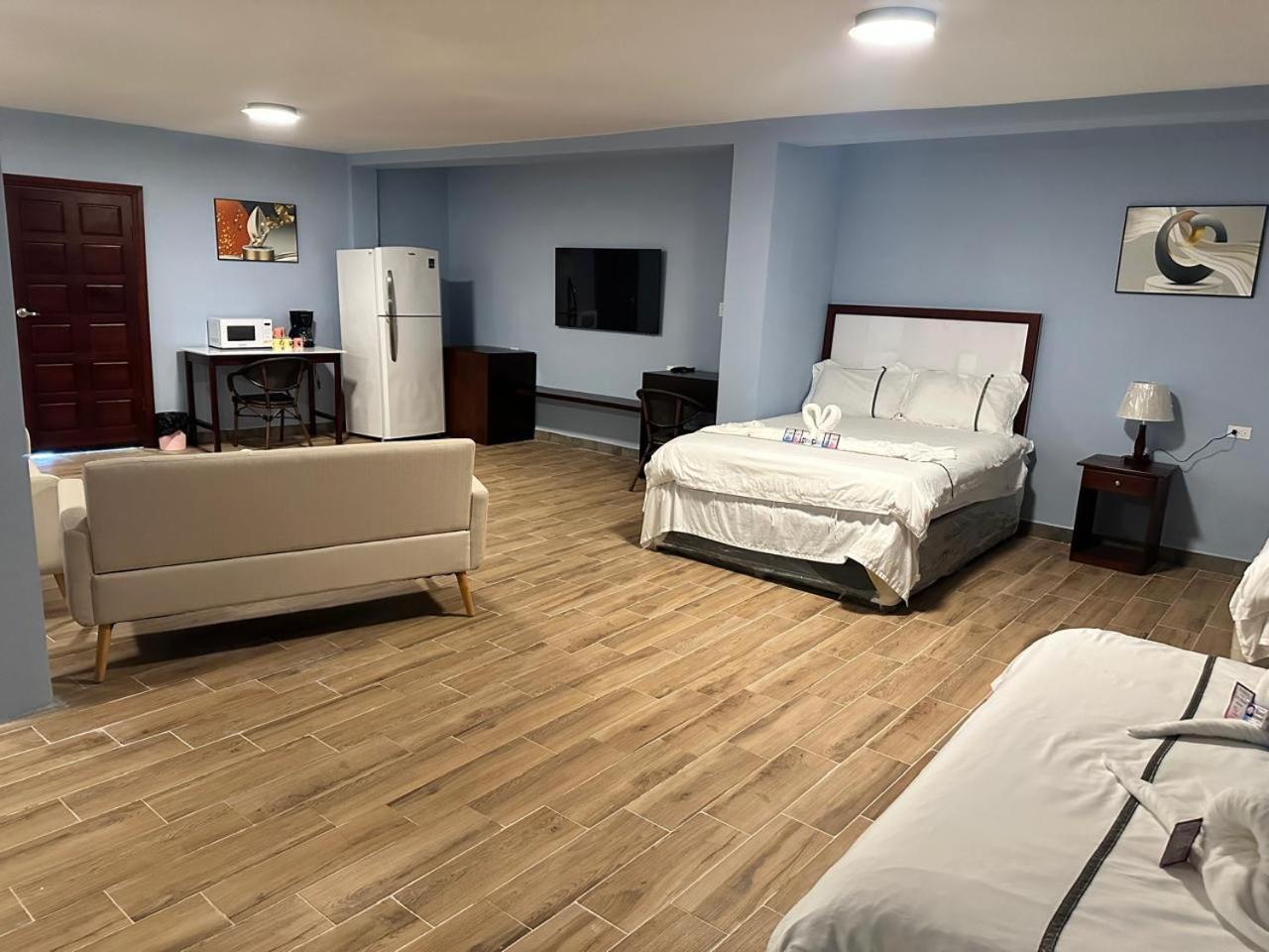 Enjoy Hotel Caye Caulker Buitenkant foto