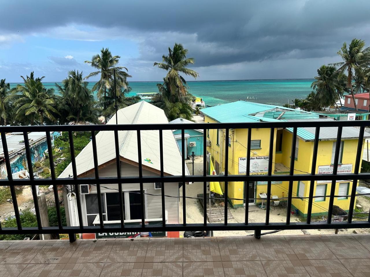 Enjoy Hotel Caye Caulker Buitenkant foto